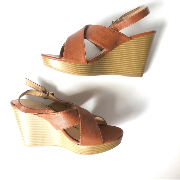 New Direction Regis Wedge Sandal - Picture 2 of 7